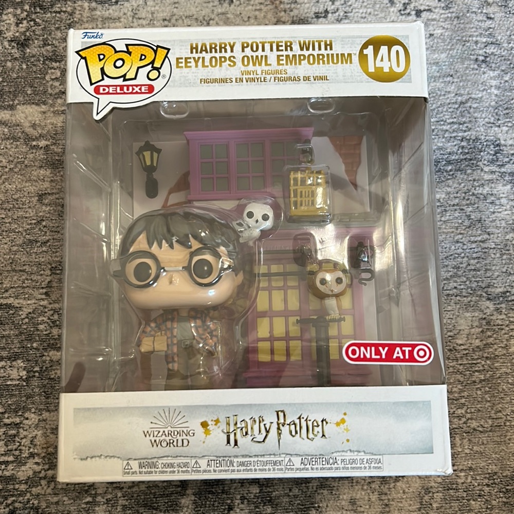 Funko Pop Deluxe Harry Potter with Eeylops Owl Emporium